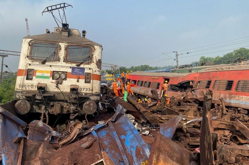 भारतको उडिसामा भयानक रेल दुर्घटना : कम्तीमा पनि २३३ जनाको मृत्यु